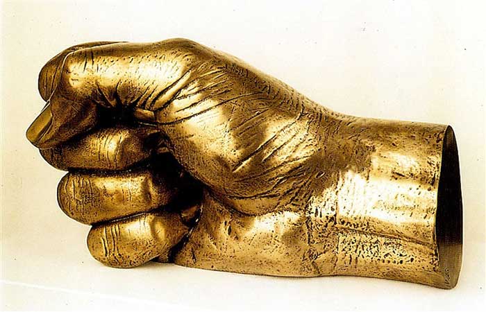 "Le poing" – 30x55x27cm – Bronze - 1980 - Signé et numéroté 1/2 - César 